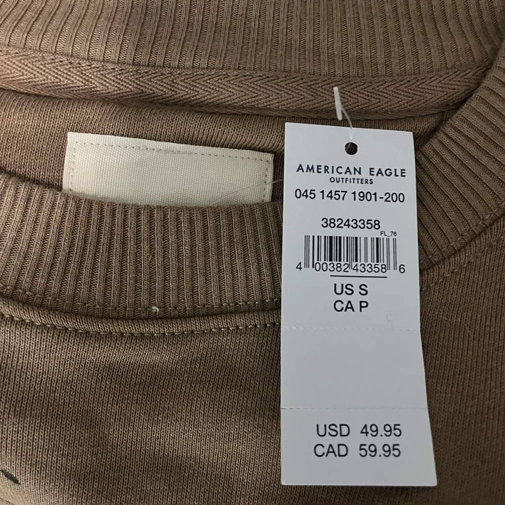 Brand new never worn American Eagle crewneck. Tag still on.